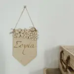 Σημαιάκι με όνομα και λουλούδια